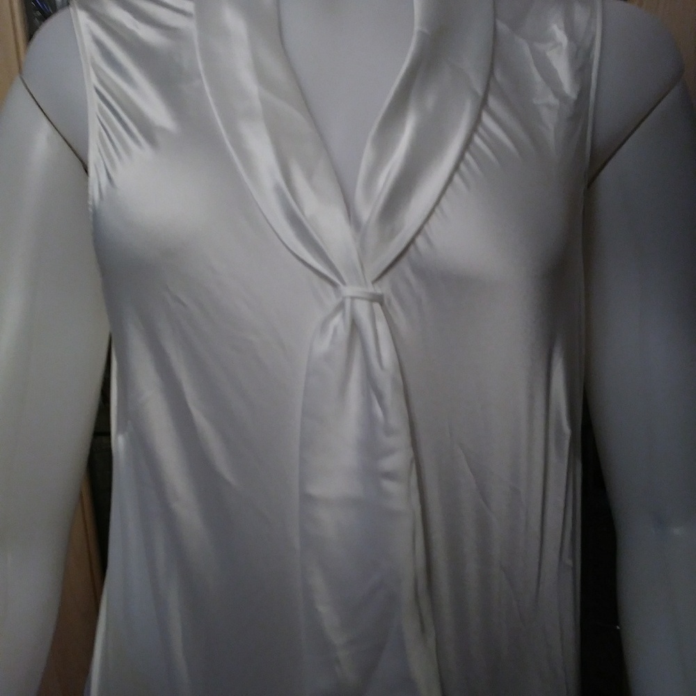 New Tahari Sleeveless top.